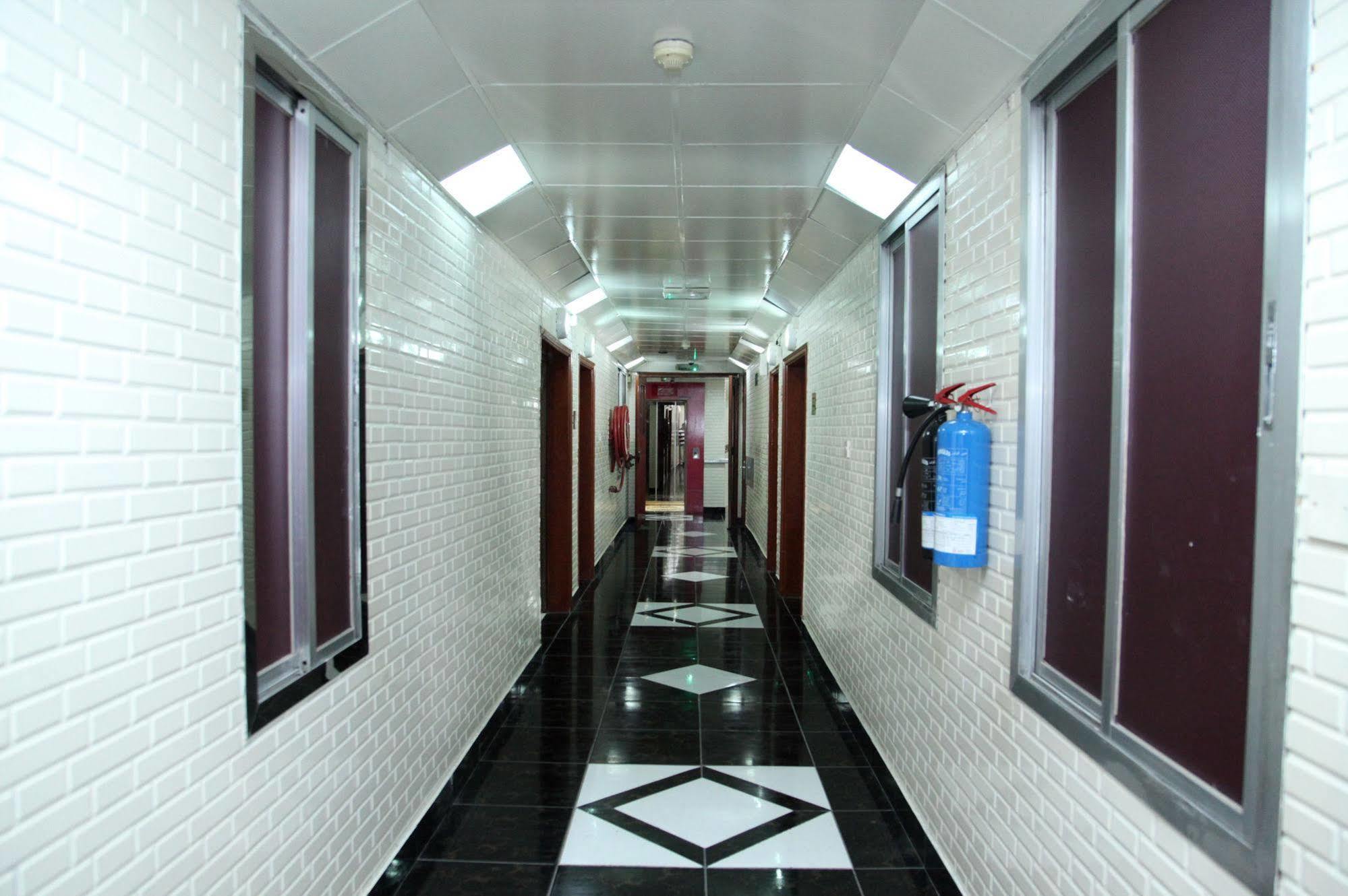 Zaineast Hotel Dubái Exterior foto
